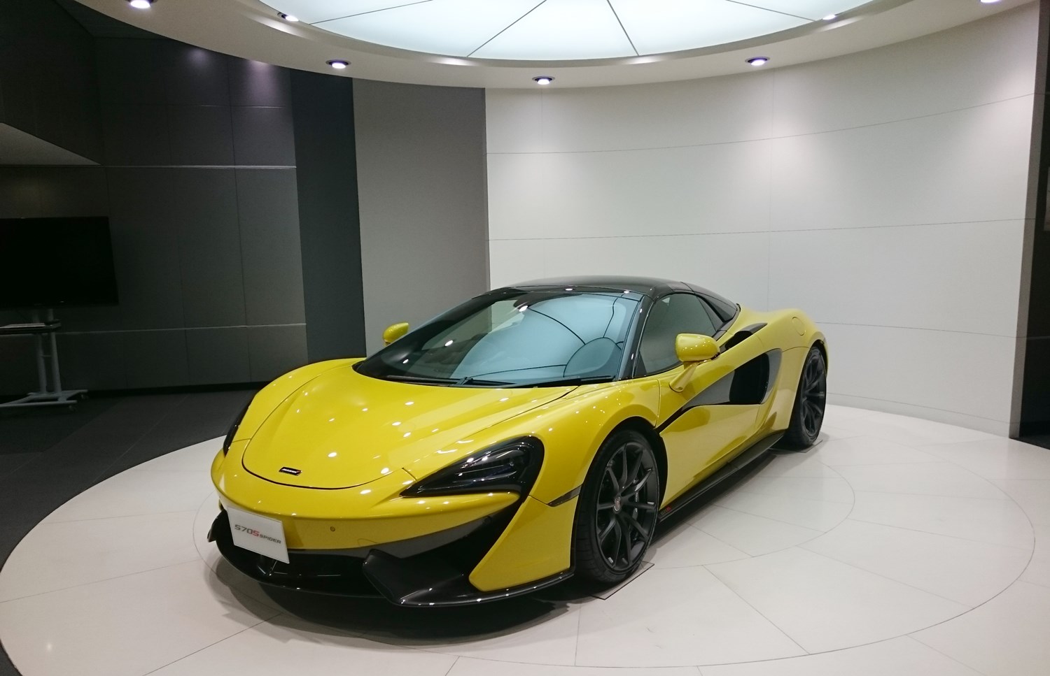 170922mclaren_570s_spider