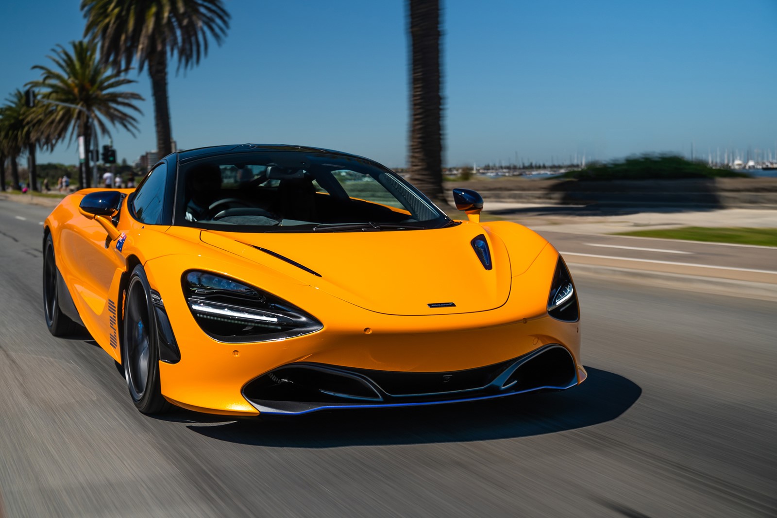 211208-McLarenDanielRicciardoEdition720S