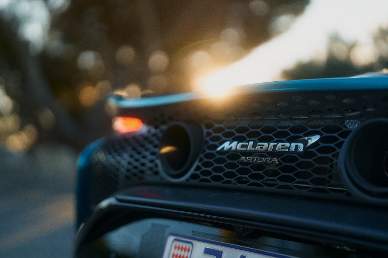 McLaren Artura Hero